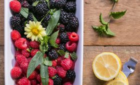 Blackberry and raspberry salad with lemon and mint